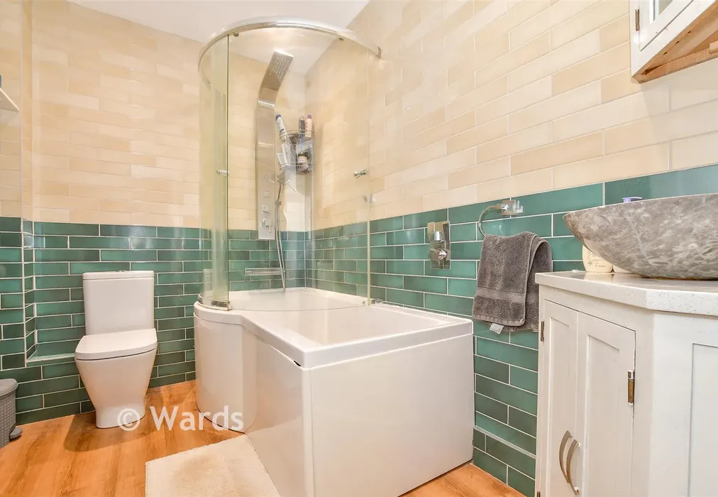 Bathroom - Passmore Way, Tovil, Maidstone, Kent - Wards of Kent