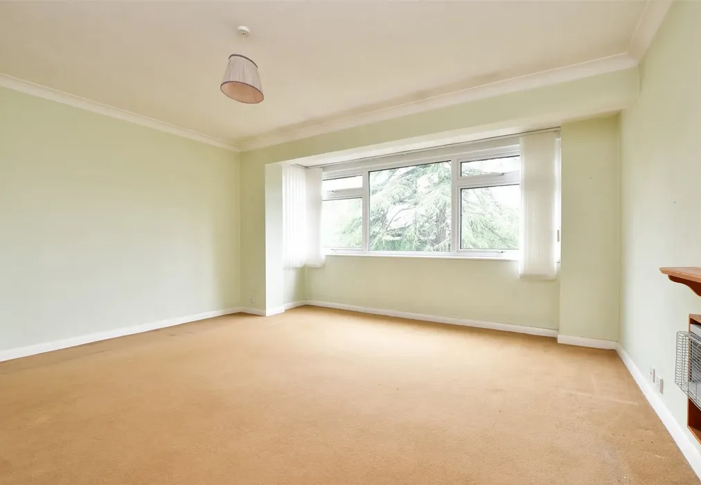 Lounge - Oakfield Drive, Reigate, Surrey - Wards of Kent