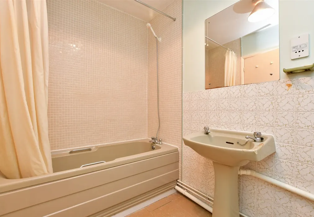 Bathroom - Oakfield Drive, Reigate, Surrey - Wards of Kent