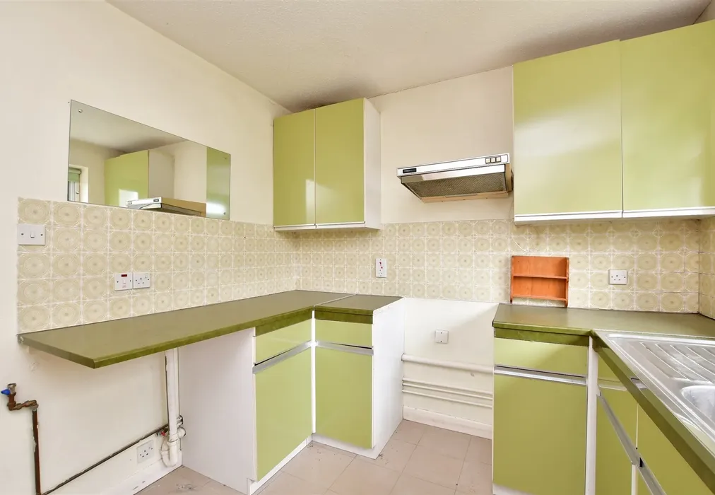 Kitchen - Oakfield Drive, Reigate, Surrey - Wards of Kent