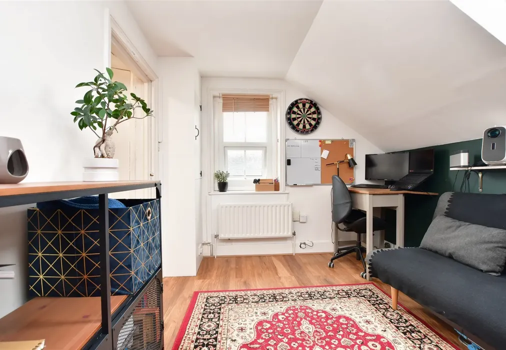 Living - Holmesdale Road, Reigate, Surrey - Wards of Kent