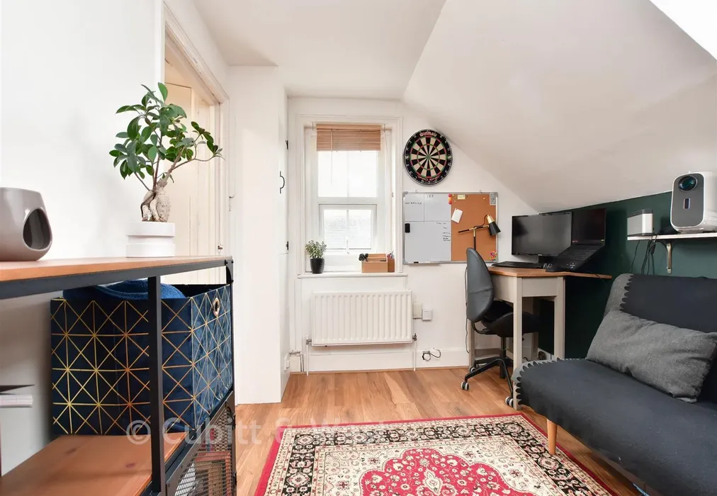 Living - Holmesdale Road, Reigate, Surrey - Wards of Kent