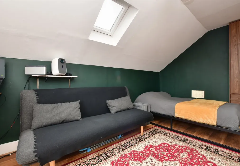 Living - Holmesdale Road, Reigate, Surrey - Wards of Kent