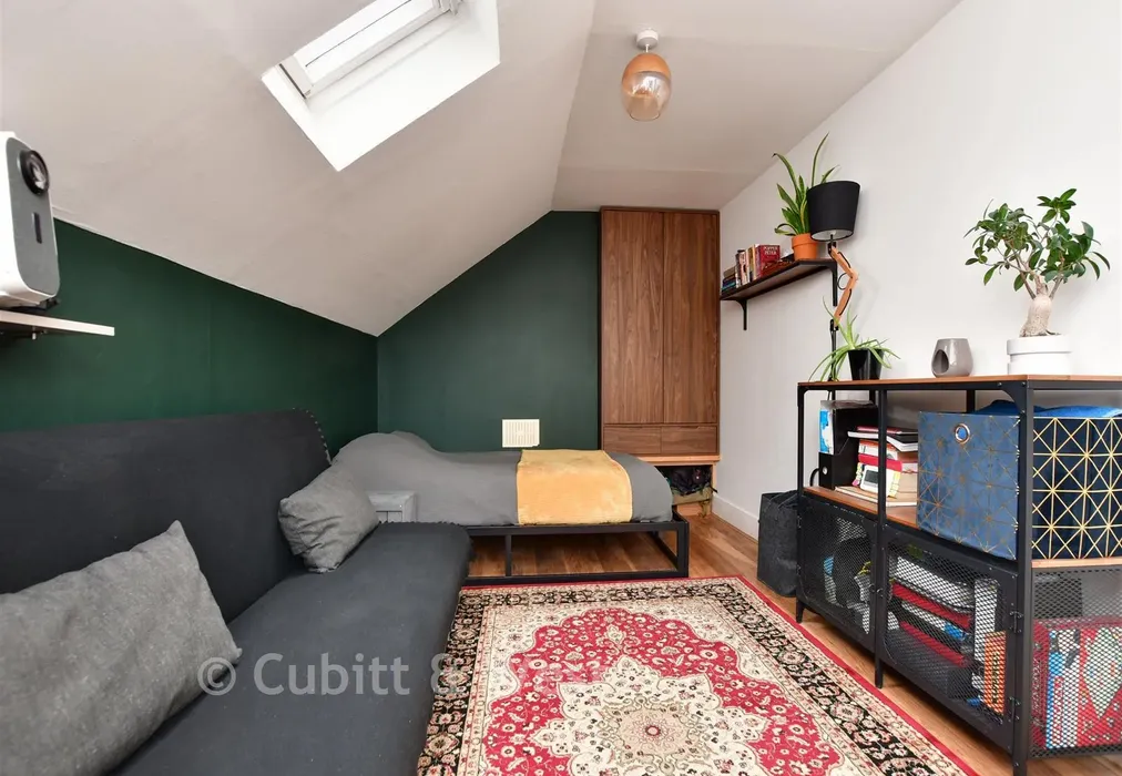Living New 3 - Holmesdale Road, Reigate, Surrey - Wards of Kent