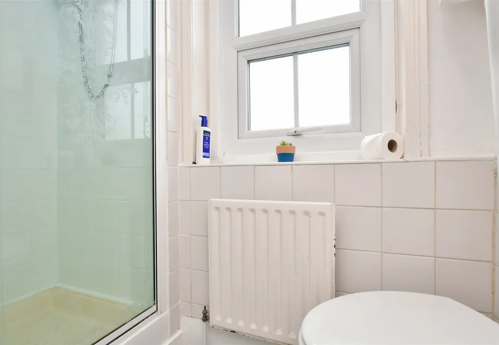 Shower Room - Holmesdale Road, Reigate, Surrey - Wards of Kent