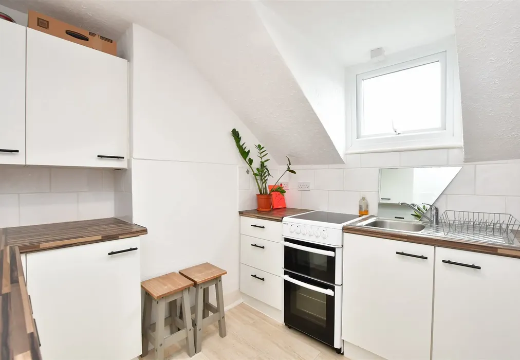 Kitchen Area - Holmesdale Road, Reigate, Surrey - Wards of Kent