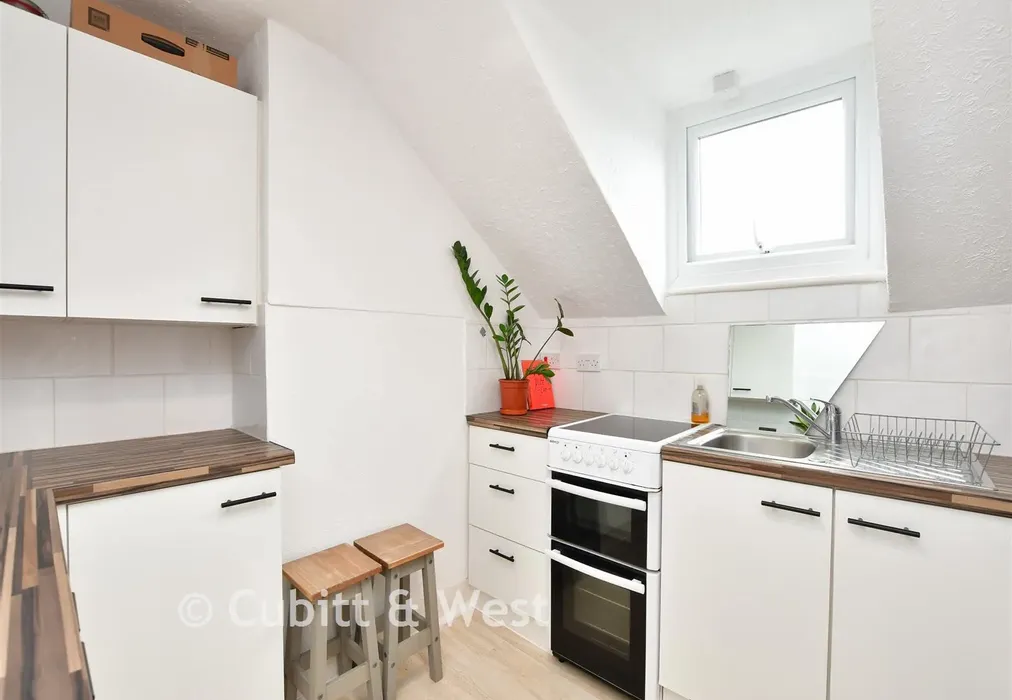 Kitchen Area - Holmesdale Road, Reigate, Surrey - Wards of Kent