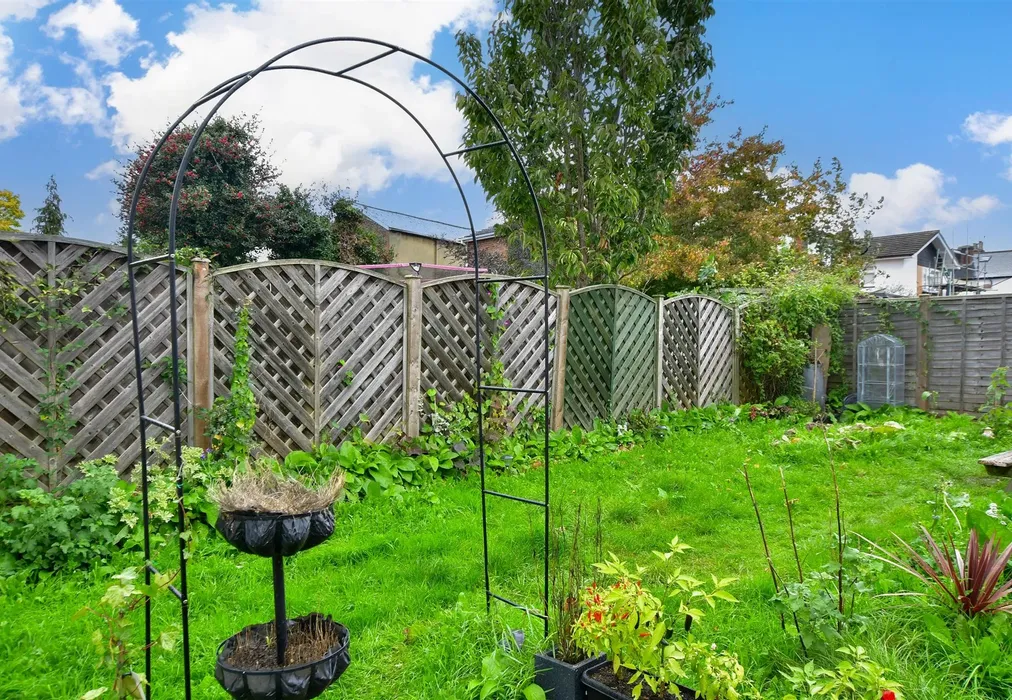 Garden - Holmesdale Road, Reigate, Surrey - Wards of Kent