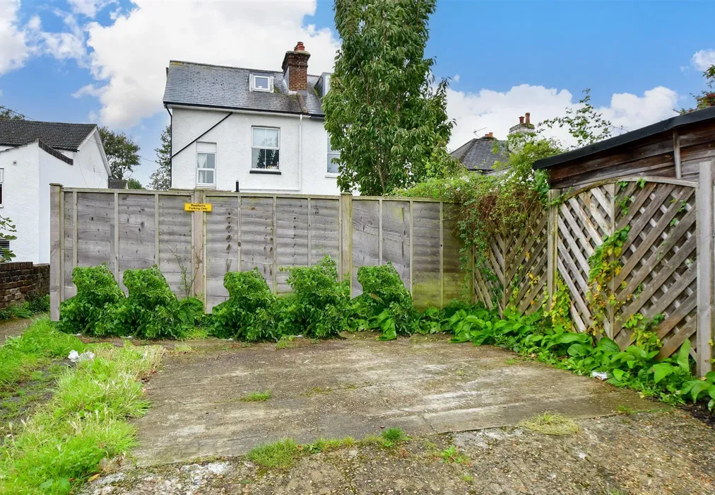 Garden/Patio - Holmesdale Road, Reigate, Surrey - Wards of Kent