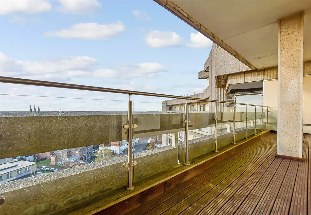 Balcony / Terrace - Park Street, Ashford, Kent - Wards of Kent