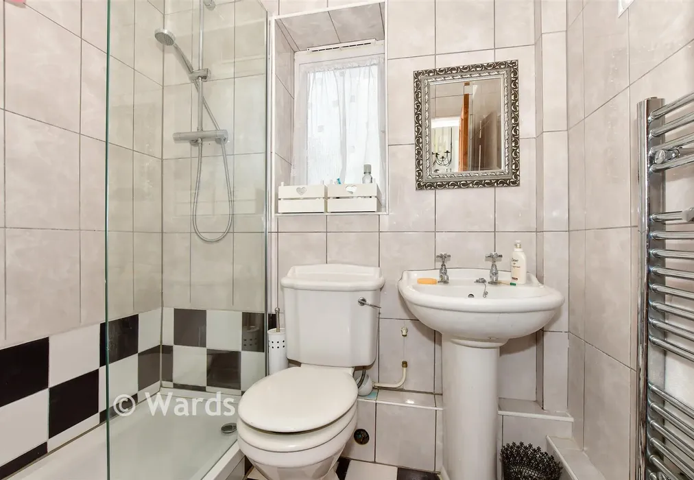 Shower Room - High Street, Deal, Kent - Wards of Kent