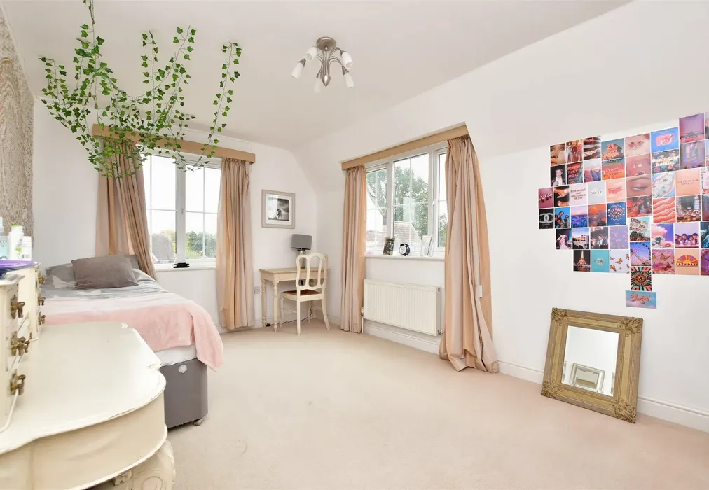 Bedroom 2 - Hartington Close, Reigate, Surrey - Wards of Kent