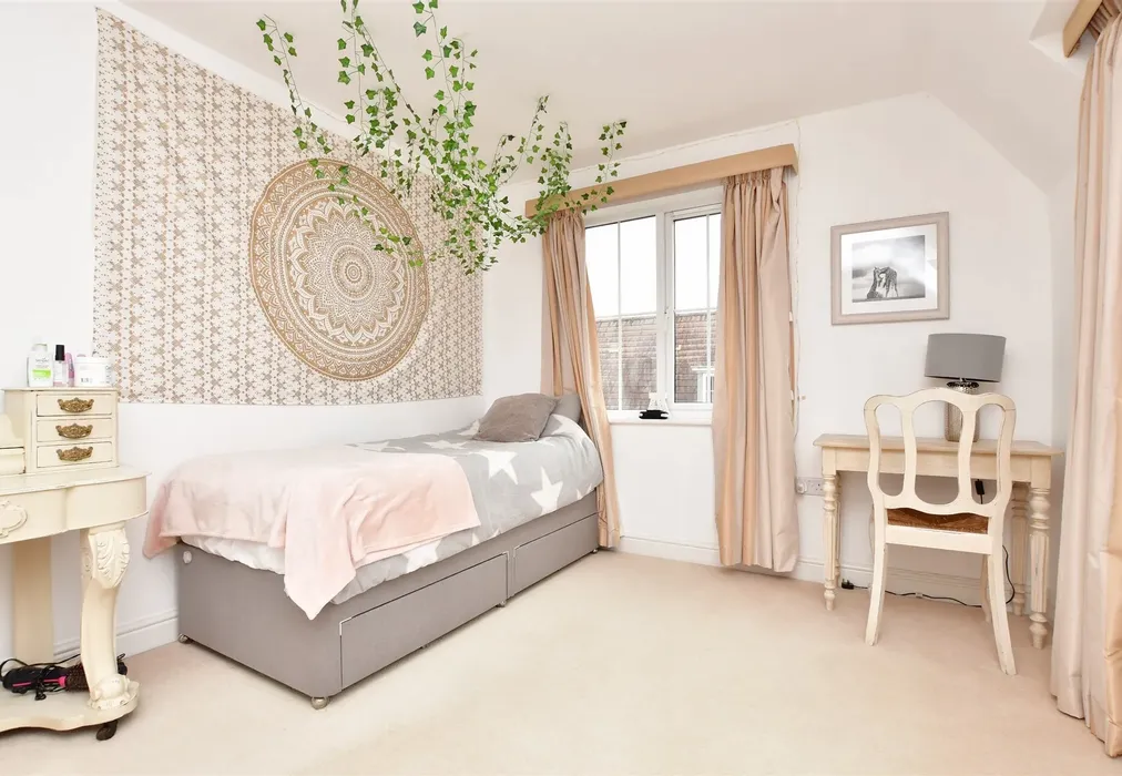 Bedroom 2 - Hartington Close, Reigate, Surrey - Wards of Kent