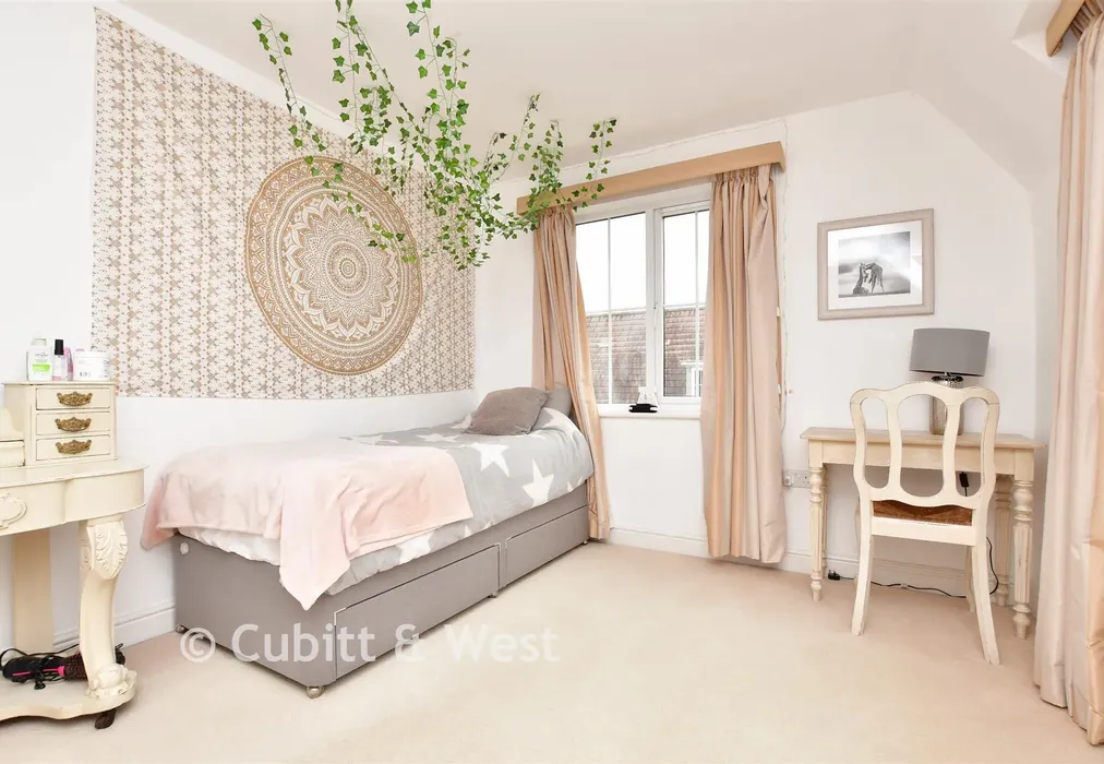 Bedroom 2 - Hartington Close, Reigate, Surrey - Wards of Kent