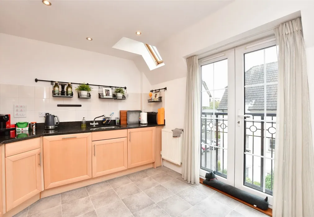Kitchen/Breakfast Room - Hartington Close, Reigate, Surrey - Wards of Kent