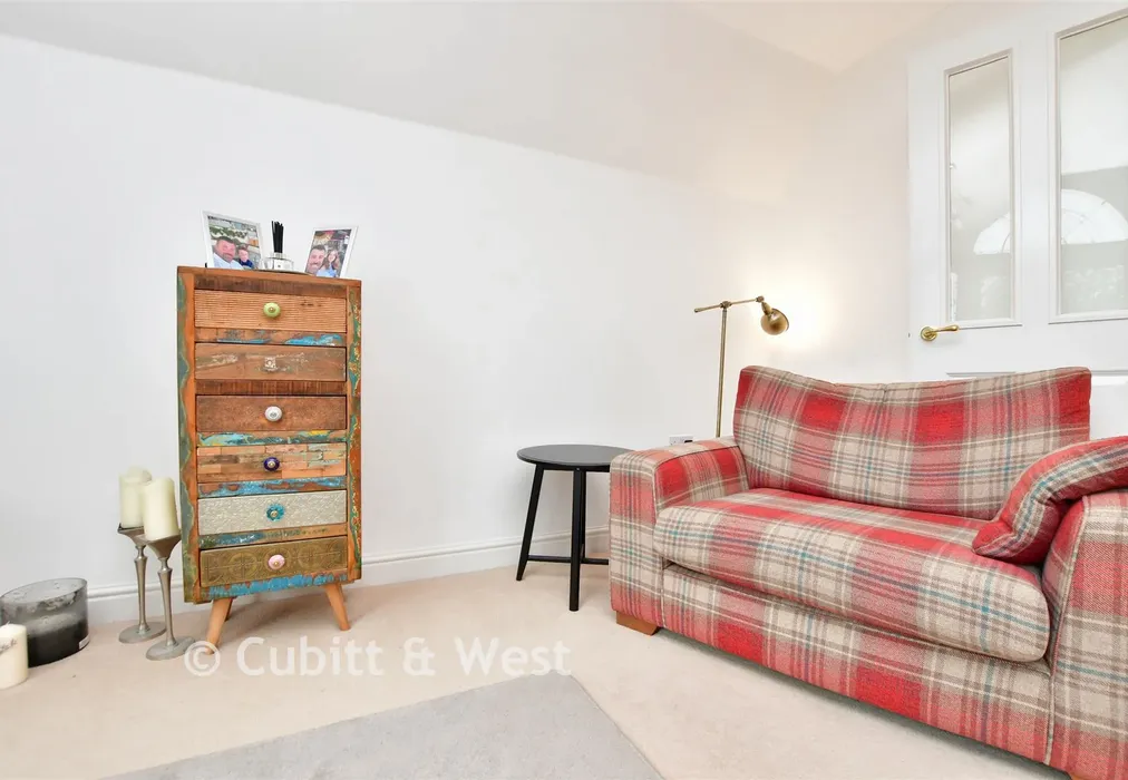 Internal Lifestyle Photograph - Hartington Close, Reigate, Surrey - Wards of Kent