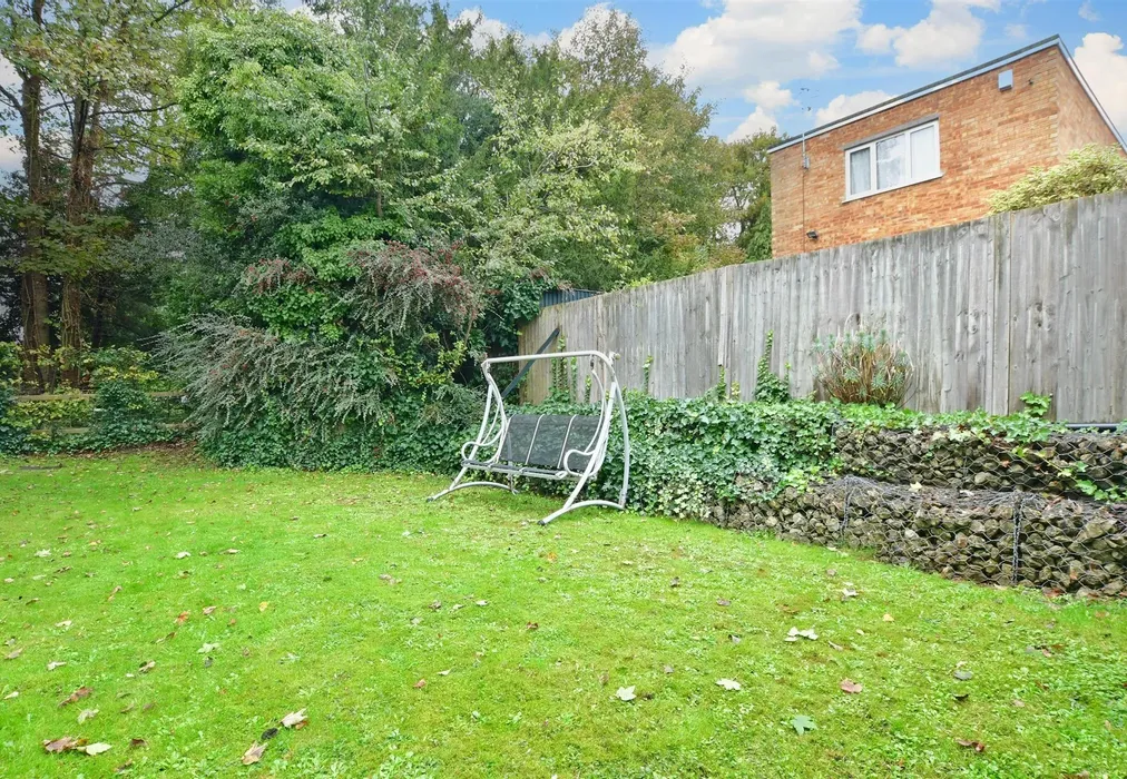 Communal Gardens - Hartington Close, Reigate, Surrey - Wards of Kent