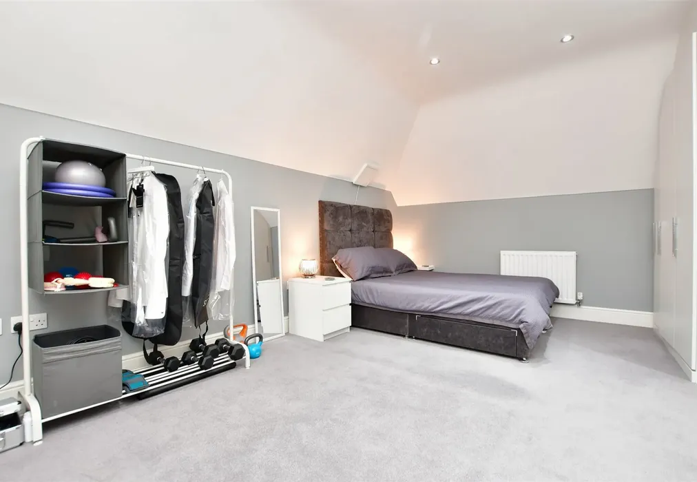 Bedroom 1 - Hanbury Mews, Shirley, Croydon, Surrey - Wards of Kent