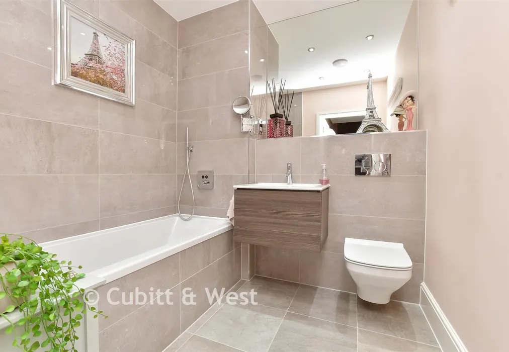 Bathroom - Hanbury Mews, Shirley, Croydon, Surrey - Wards of Kent