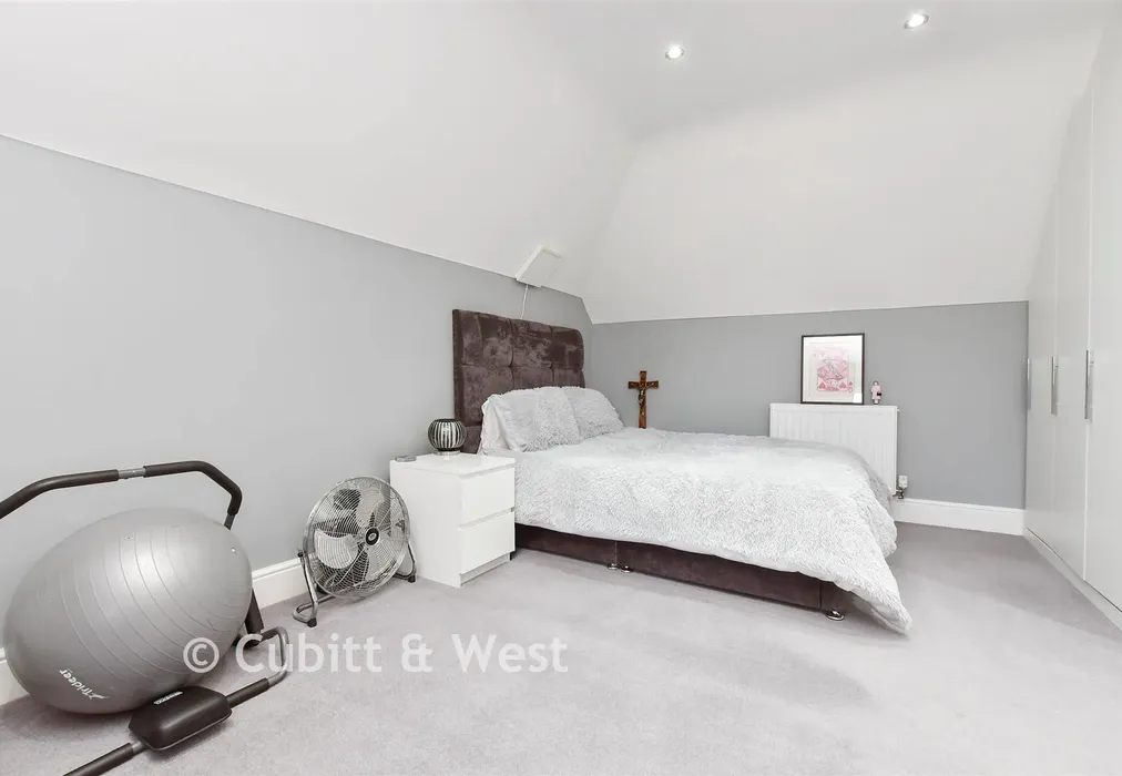 Bedroom 1 - Hanbury Mews, Shirley, Croydon, Surrey - Wards of Kent