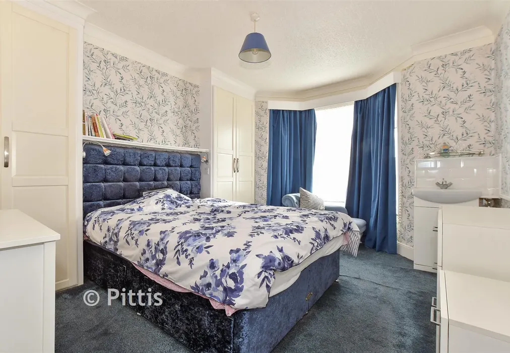 Bedroom 1 - Western Road, Shanklin, Isle of Wight - Wards of Kent