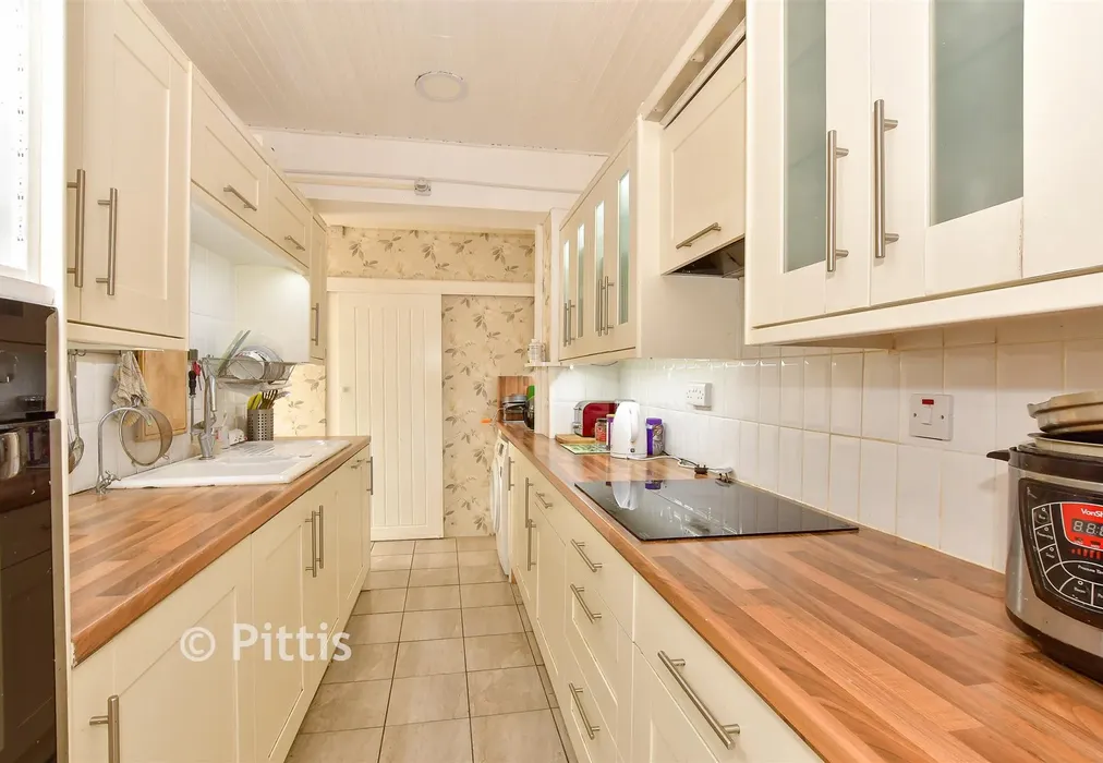 Kitchen - Western Road, Shanklin, Isle of Wight - Wards of Kent