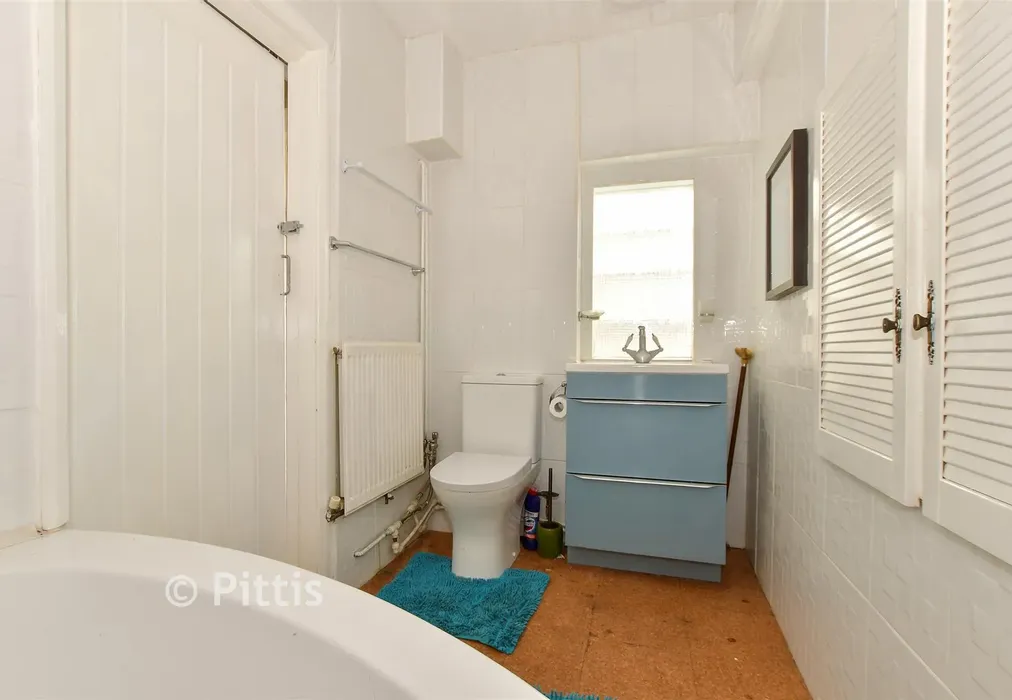 Bathroom - Western Road, Shanklin, Isle of Wight - Wards of Kent