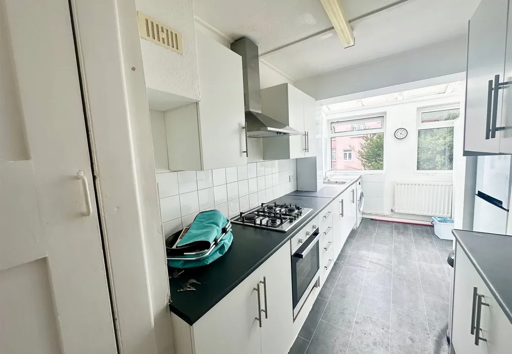 Kitchen - Roedale Road, Brighton, East Sussex - Wards of Kent