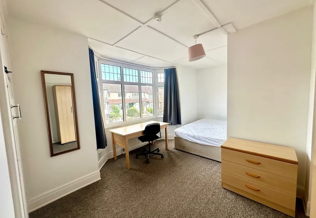 Bedroom - Roedale Road, Brighton, East Sussex - Wards of Kent