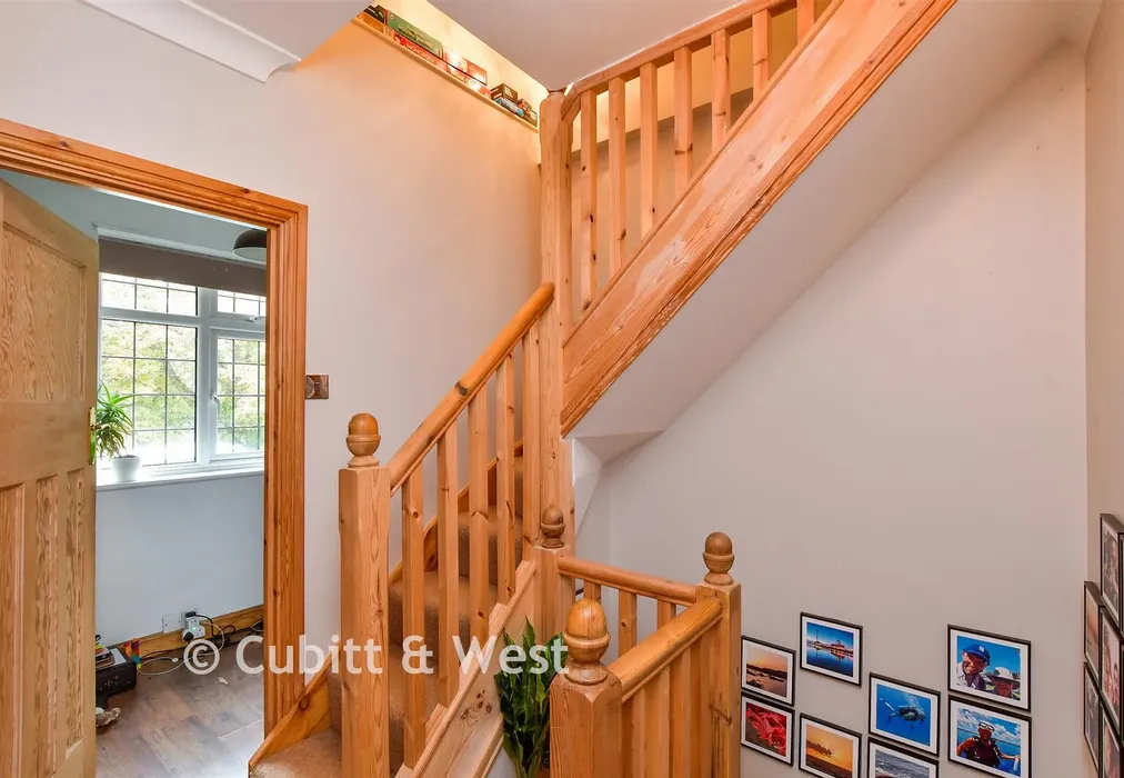 Landing - Mackie Avenue, Patcham, Brighton, East Sussex - Wards of Kent