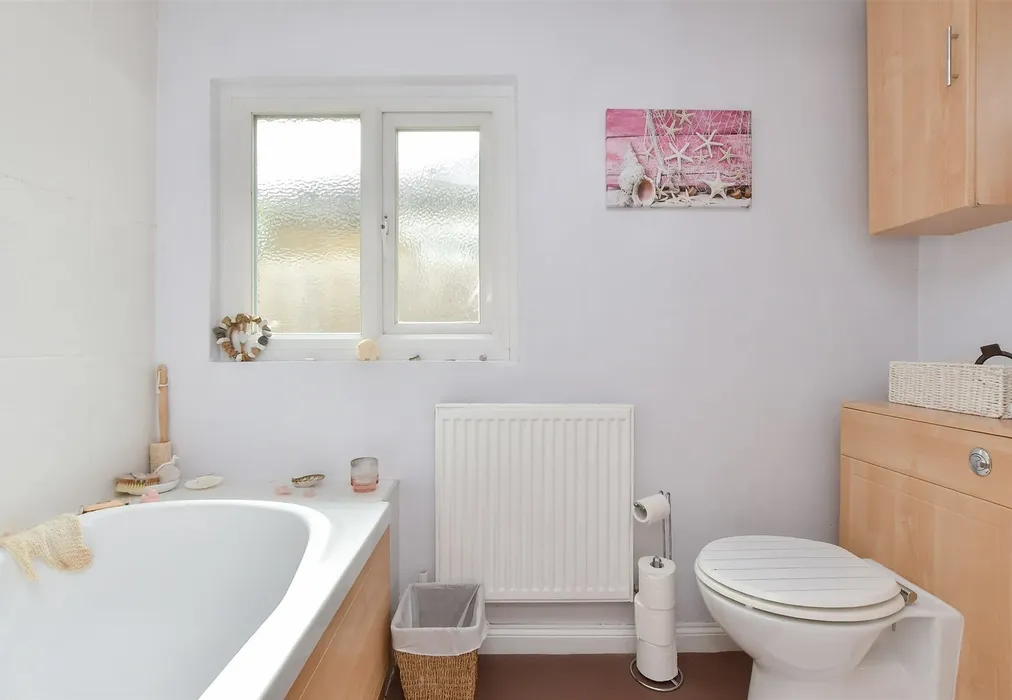 Bathroom - Muir Road, Ramsgate, Kent - Wards of Kent