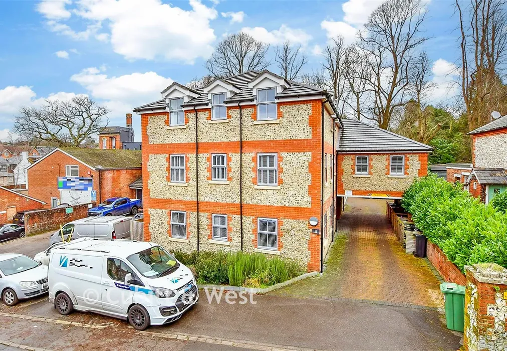 Front Web 1 - Blendworth Lane, Waterlooville, Hampshire - Wards of Kent