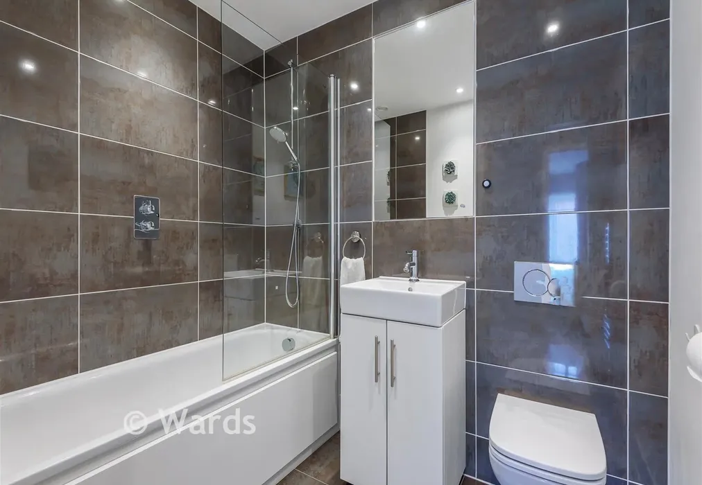 Bathroom - Eden Road, Dunton Green, Sevenoaks, Kent - Wards of Kent