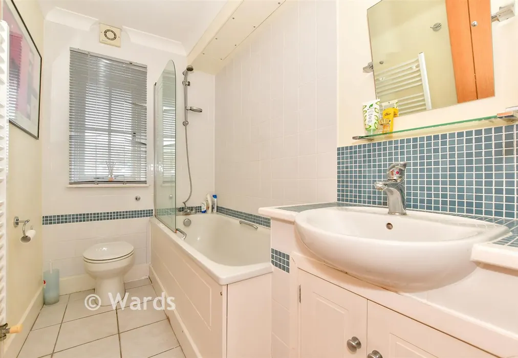 Bathroom - Horsebridge Road, Whitstable, Kent - Wards of Kent