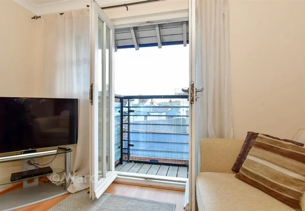 Internal Lifestyle Photograph - Horsebridge Road, Whitstable, Kent - Wards of Kent