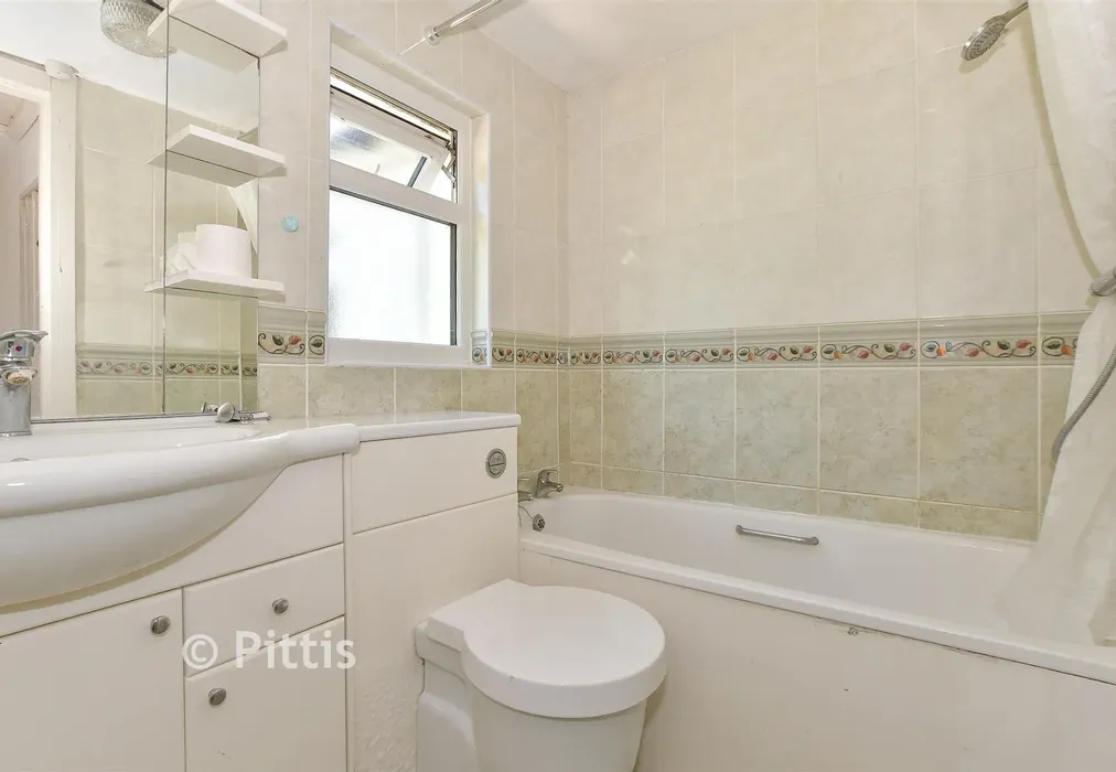Bathroom - Kingston Road, Kingston, Isle of Wight - Wards of Kent