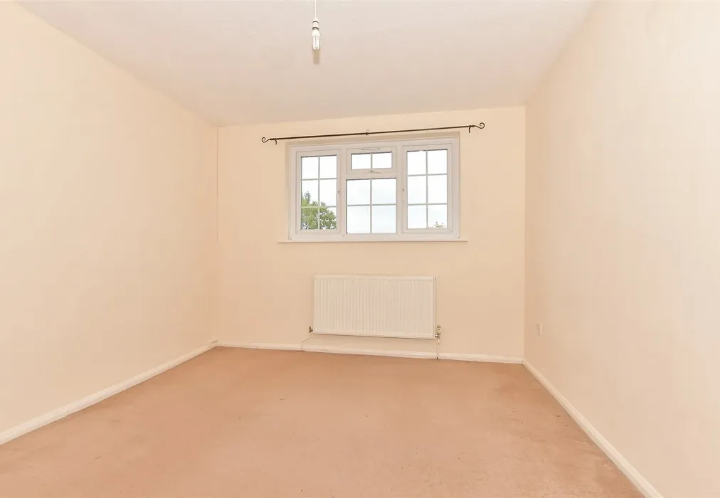 Bedroom 1 - Kingfisher Court, Herne Bay, Kent - Wards of Kent