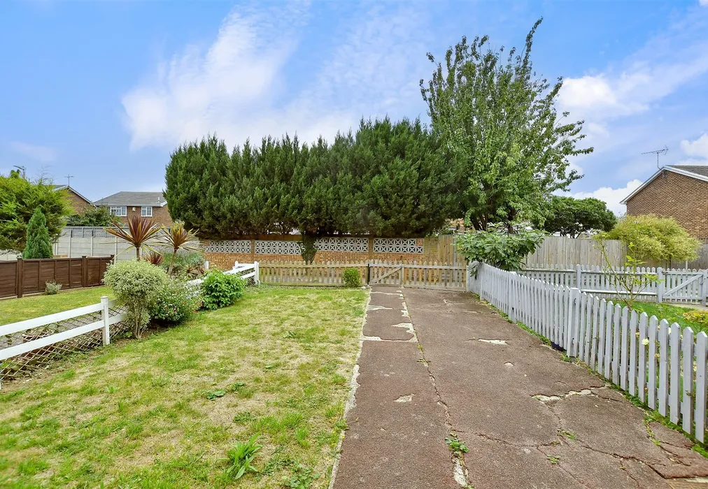 Front Garden - Kingfisher Court, Herne Bay, Kent - Wards of Kent