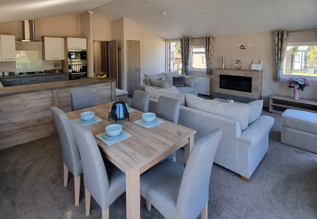 Dining Area - Bluebell Park, Emms Lane, Brooks Green, Horsham, West Sussex - Wards of Kent