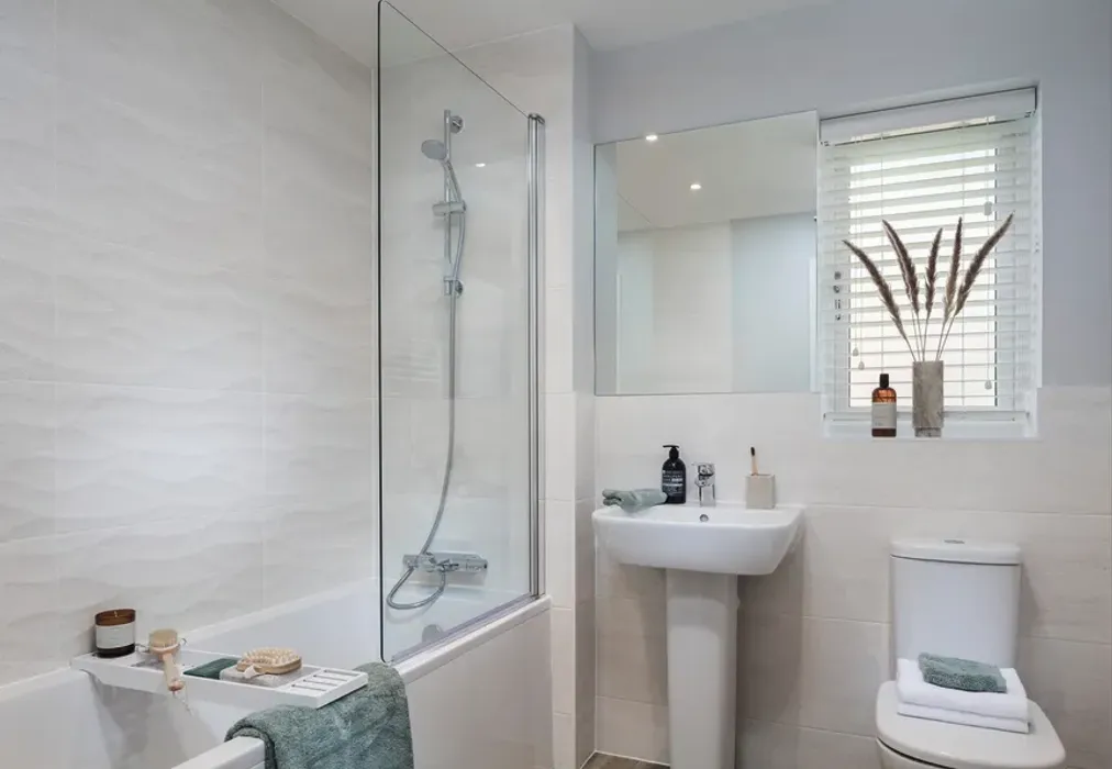 Bathroom - Yapton Lane, Avisford Grange, Walberton, Arundel, West Sussex - Wards of Kent