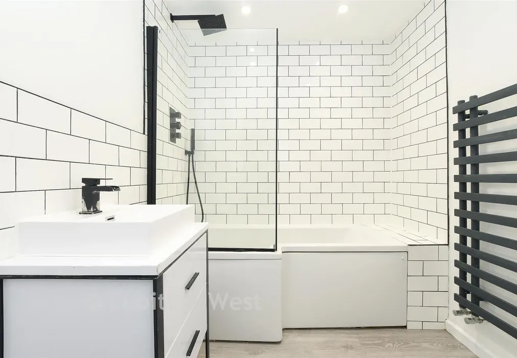 Bathroom - Cotland Acres, Meadvale, Surrey - Wards of Kent