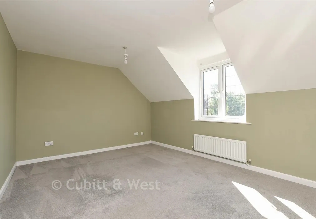 Bedroom 1 - Cotland Acres, Meadvale, Surrey - Wards of Kent