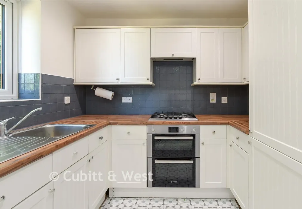Kitchen/Breakfast Room - Cotland Acres, Meadvale, Surrey - Wards of Kent