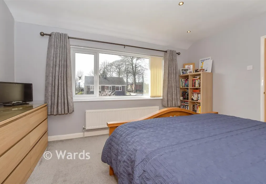 Bedroom 1 - Hazling Dane, Shepherdswell, Dover, Kent - Wards of Kent