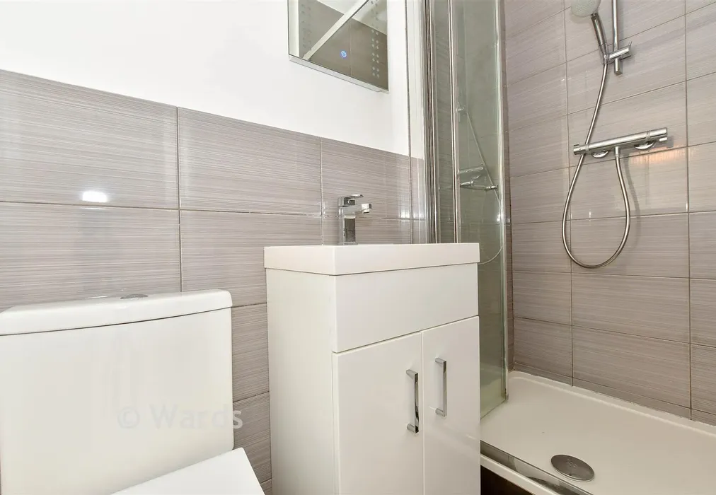En-Suite Shower Room - Station Road, Eynsford, Dartford, Kent - Wards of Kent