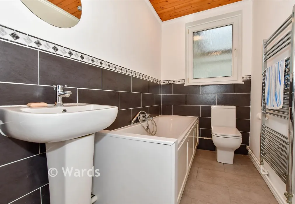 Bathroom - Station Road, Eynsford, Dartford, Kent - Wards of Kent