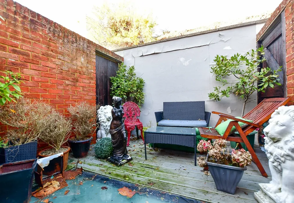 Roof Terrace - Sandgate High Street, Sandgate, Folkestone, Kent - Wards of Kent