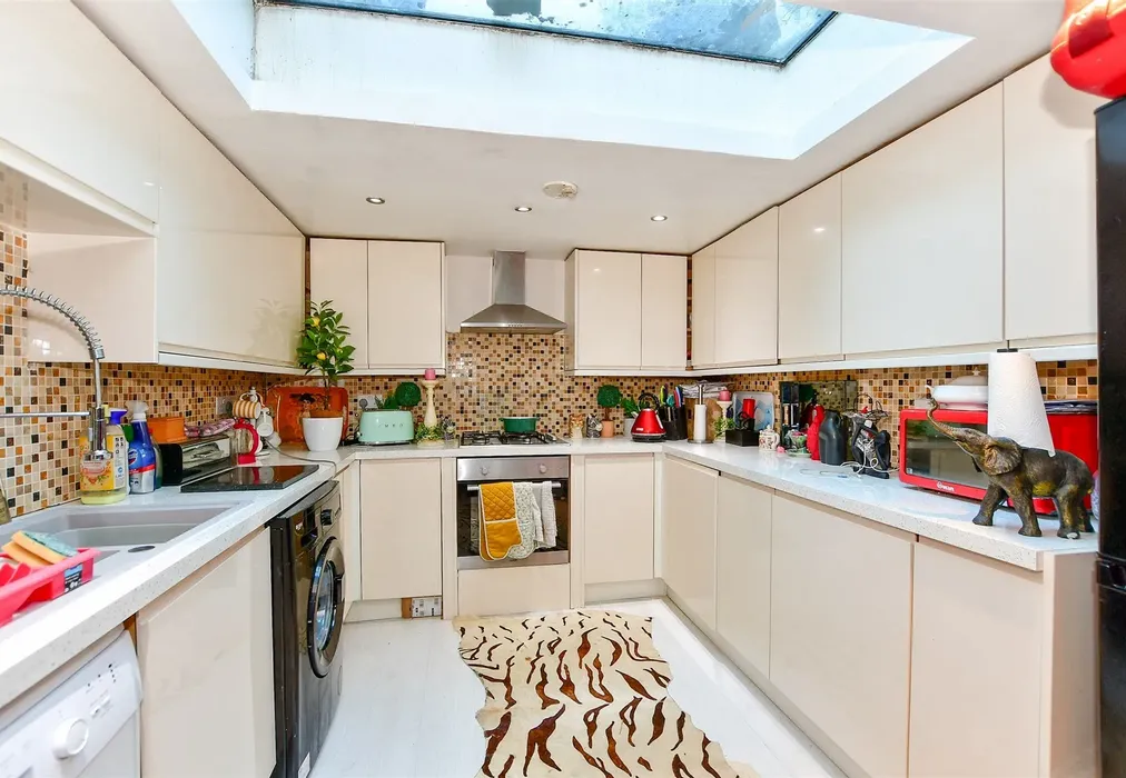 Kitchen - Sandgate High Street, Sandgate, Folkestone, Kent - Wards of Kent