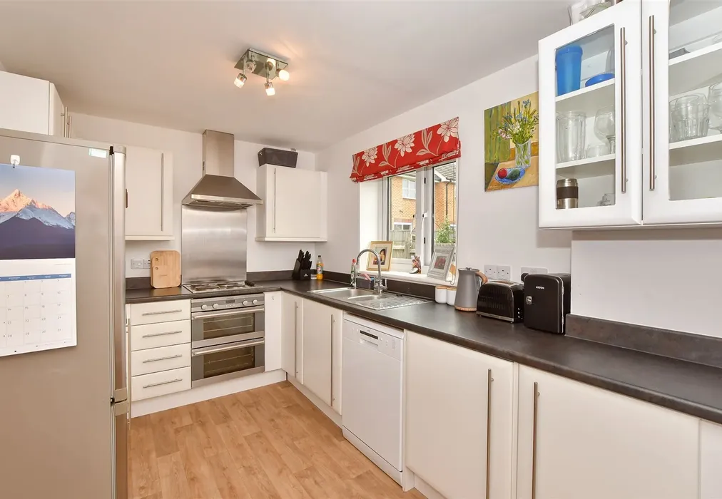 Kitchen - Forest Avenue, Ashford, Kent - Wards of Kent
