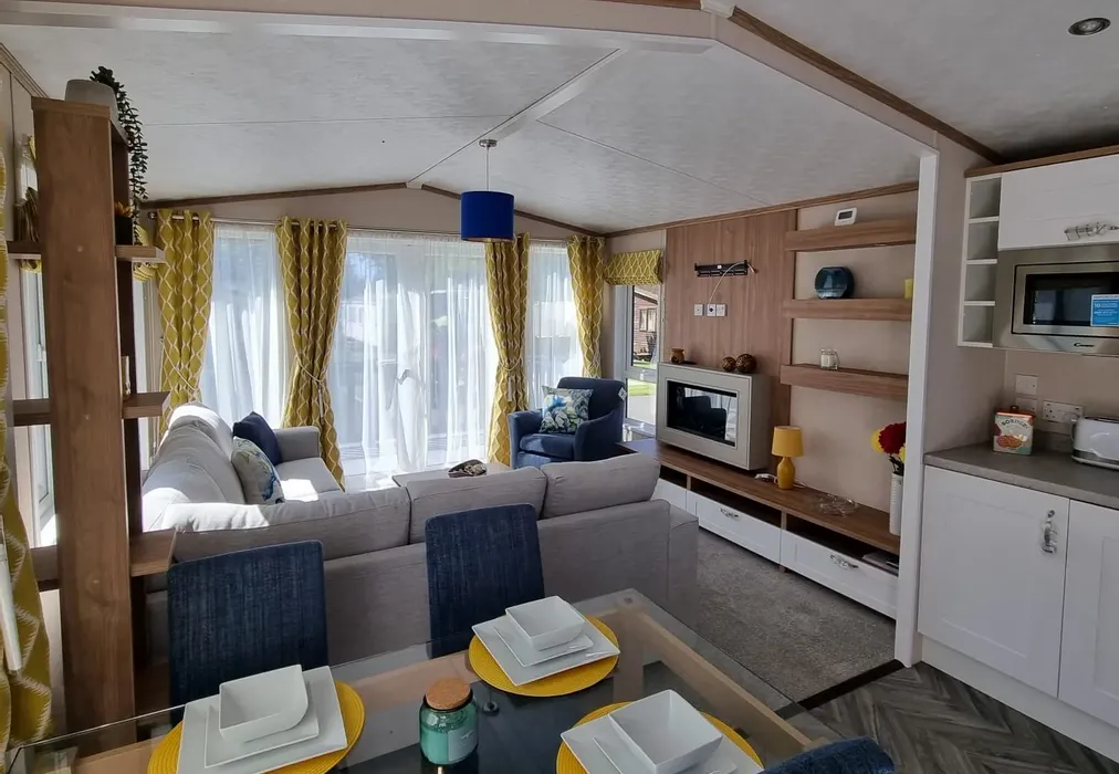 Living Area - Emms Lane, Brooks Green, Horsham, West Sussex - Wards of Kent